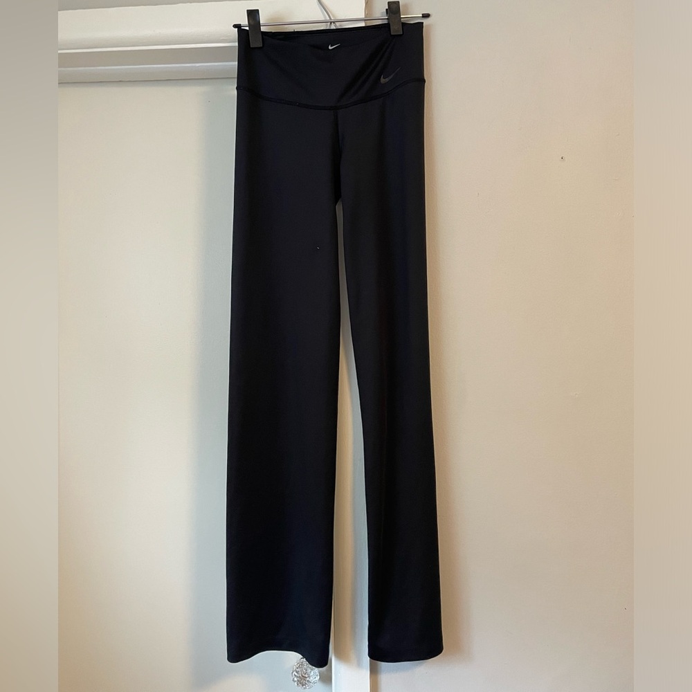 Women’s Nike straight-leg Leggings